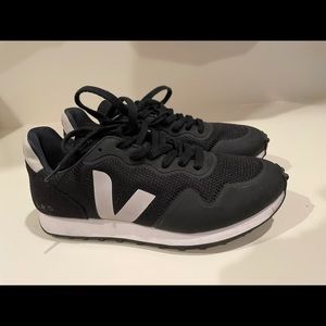 Veja Women’s SDU RT Black and White Sneakers Size 8